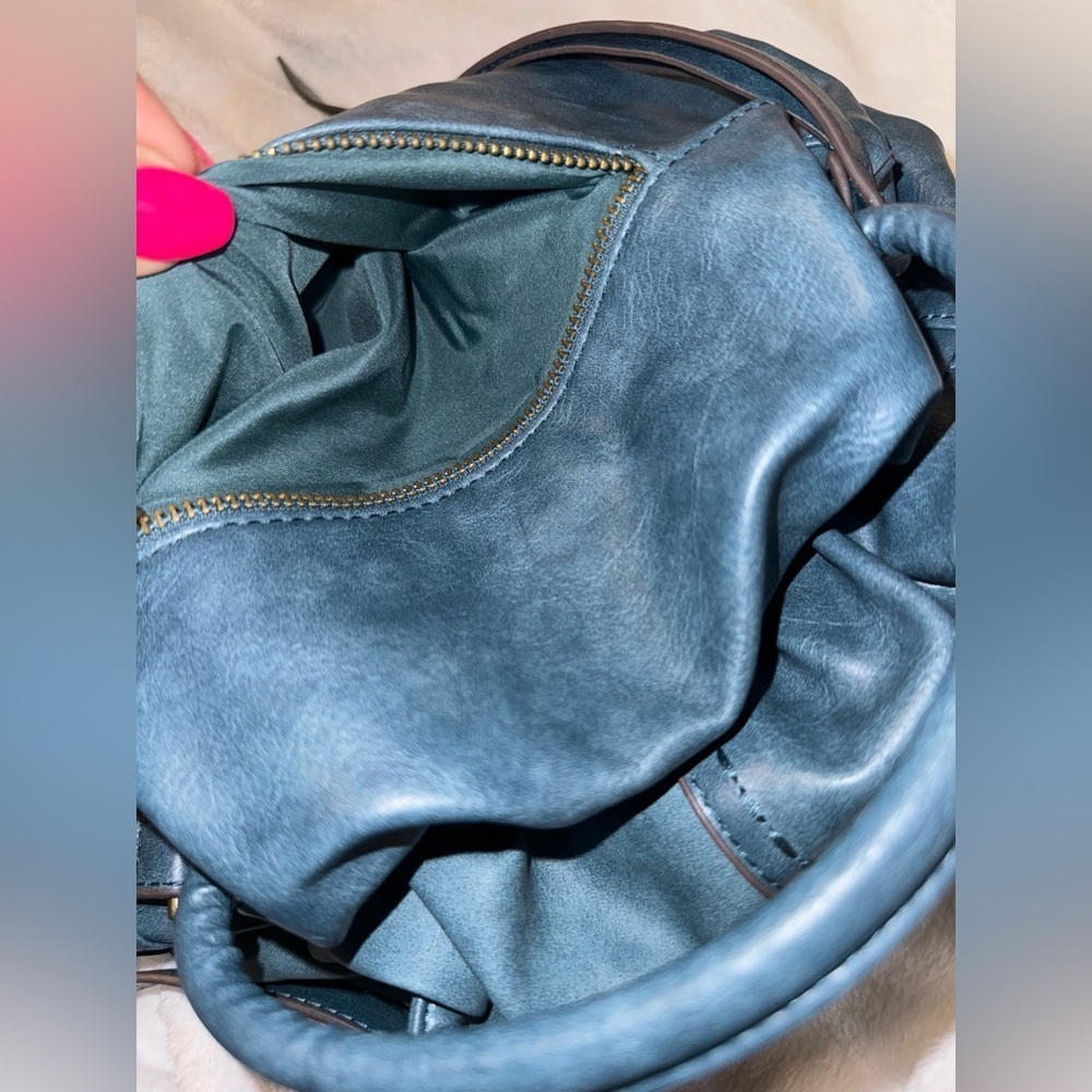 Time and Tru Cross body/handbag. - Picture 14 of 15